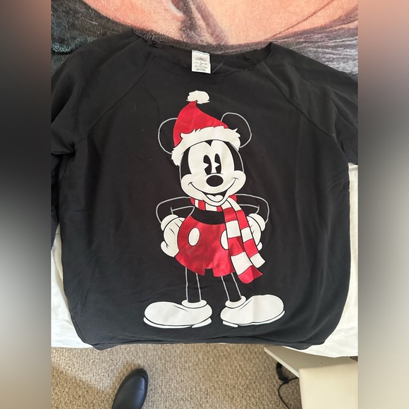 Disney Christmas Mickey off the shoulder top cropped sleeve size L - Picture 2 of 5